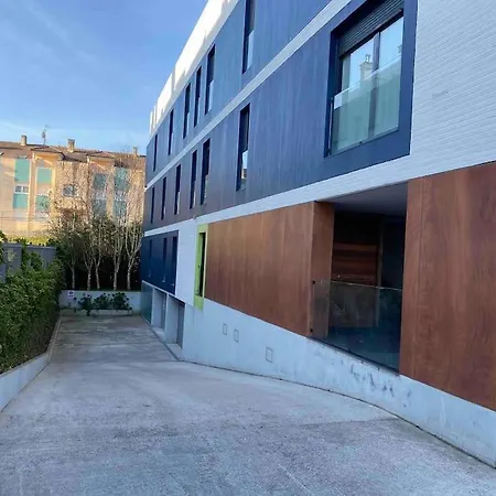 Apartamento Precioso - Moderno Terraza Y Parking, 2 Hab, 2 Banos, 6-7 Pers - Dispo Abril Y Mayo