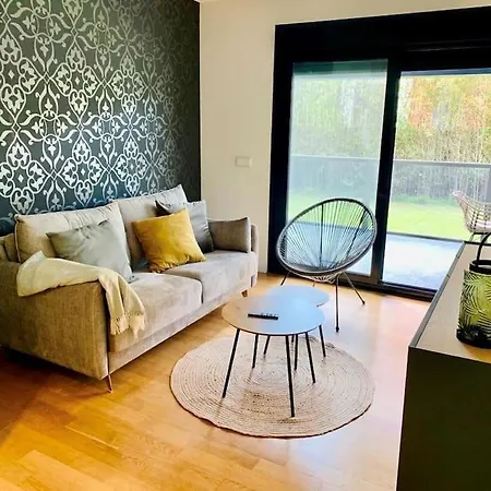 Nuevo Terraza: Spacious 2-bedroom With Parking Apartment